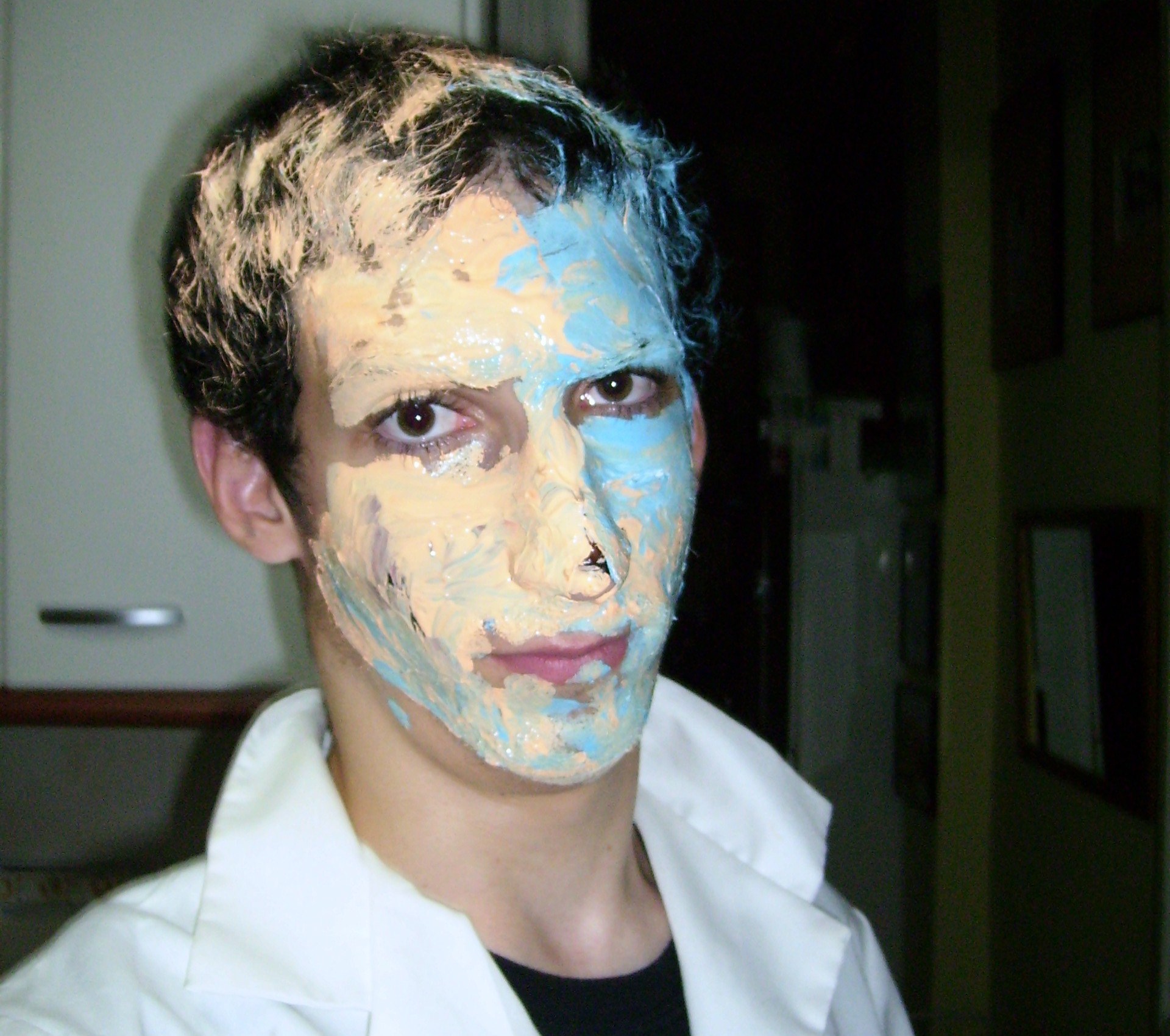 Josue Tonelli-Cueto at de 2010 with paint on his face